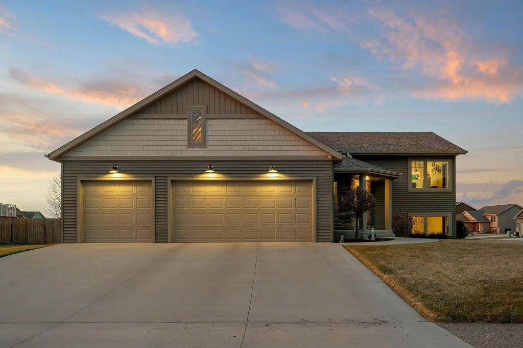 Photo of 2013 12th Avenue NE, Austin, MN 55912 (MLS # 7034889)