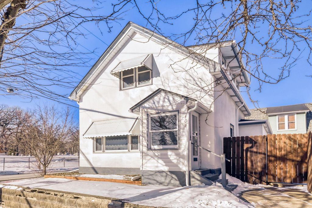 Photo of 101 Granite Street, Saint Paul, MN 55117 (MLS # 6806398)