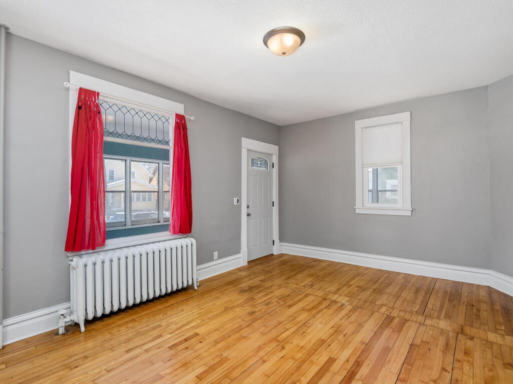 2517 Sheridan Avenue N