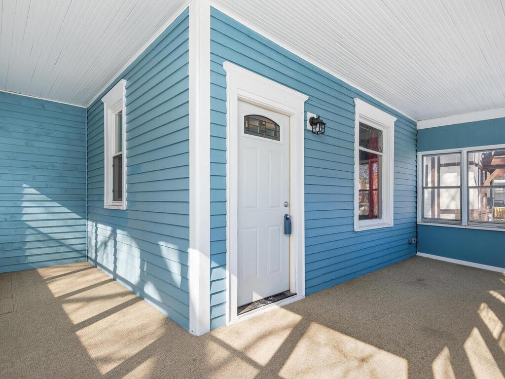 2517 Sheridan Avenue N