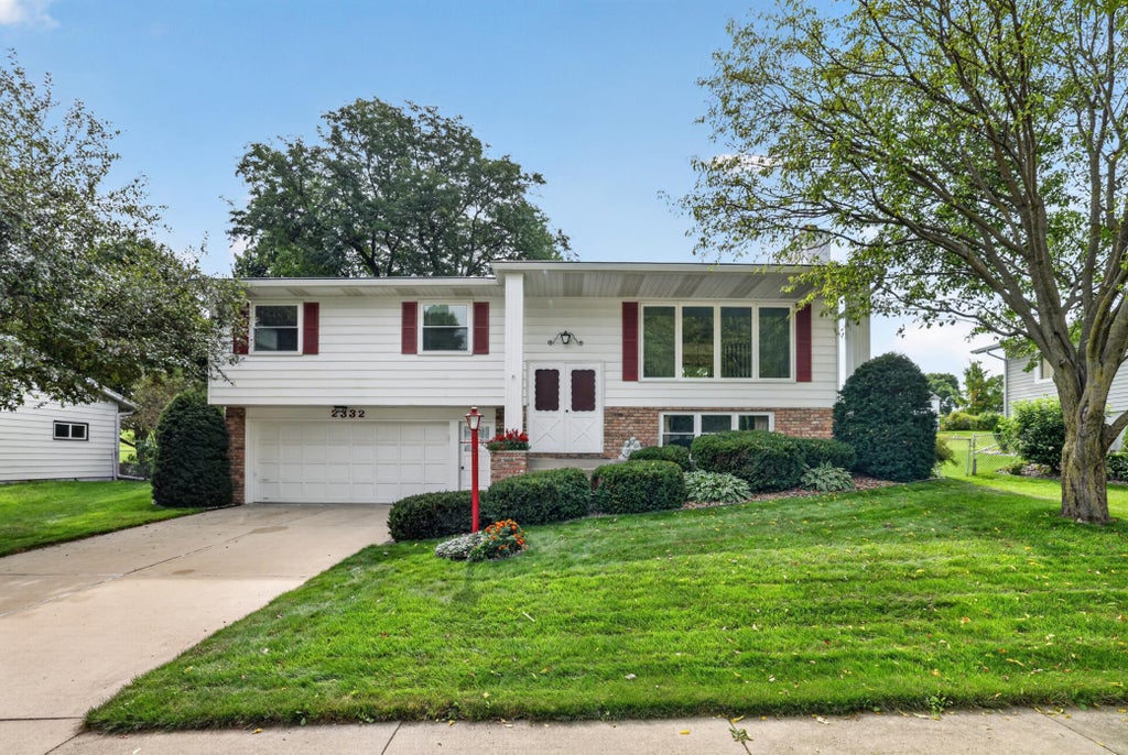 Photo of 2332 4th Avenue NW, Rochester, MN 55901 (MLS # 7141507)