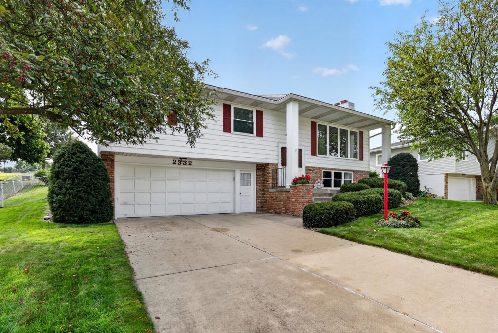 Photo of 2332 4th Avenue NW, Rochester, MN 55901 (MLS # 7141507)