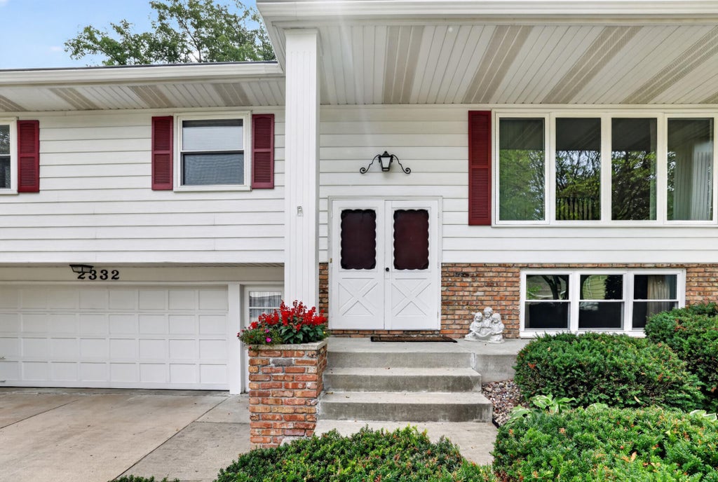 Photo of 2332 4th Avenue NW, Rochester, MN 55901 (MLS # 7141507)