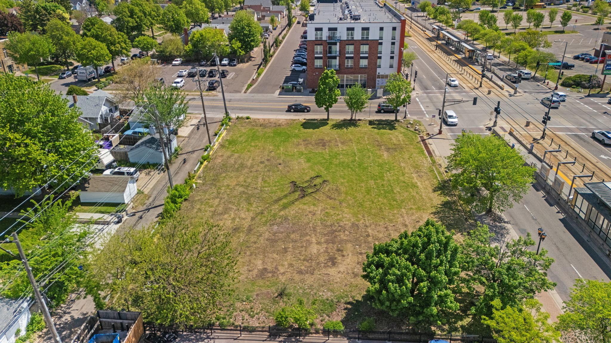 1347 University Avenue W