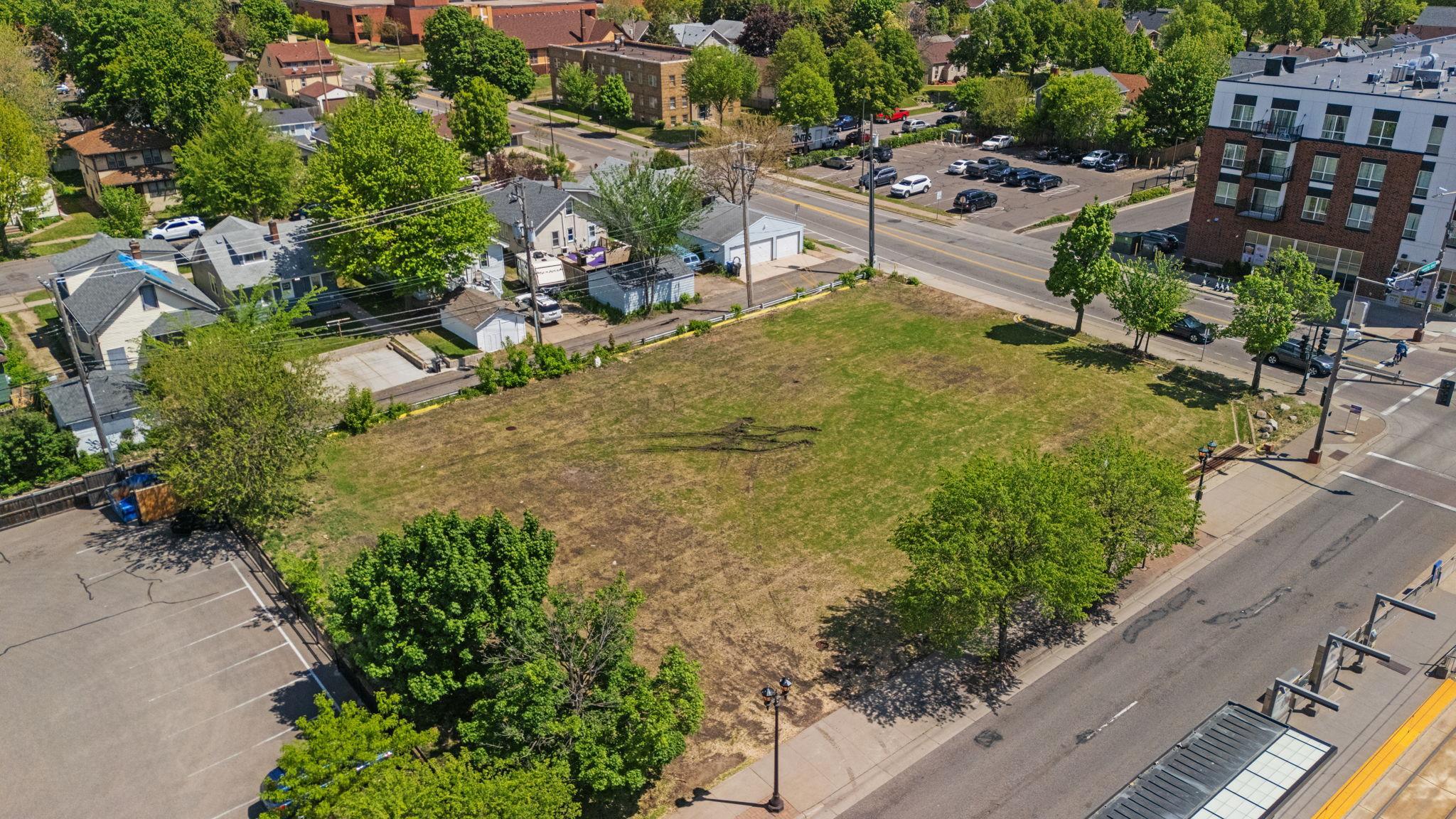 1347 University Avenue W