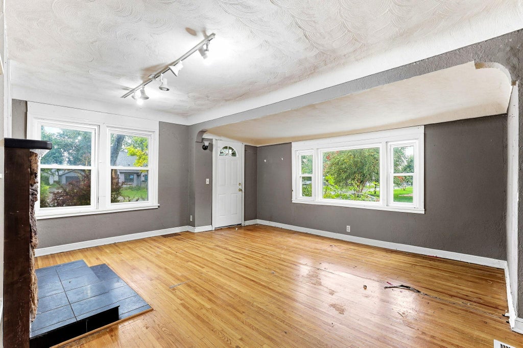 Photo of 2526 2nd Street N, North Saint Paul, MN 55109 (MLS # 7152028)