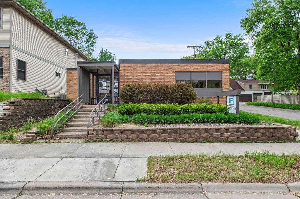 Photo of 711 Smith Avenue S, Saint Paul, MN 55107 (MLS # 7050286)