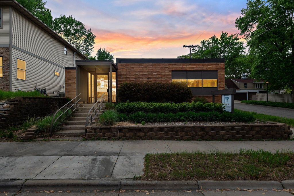 Photo of 711 Smith Avenue S, Saint Paul, MN 55107 (MLS # 7050286)