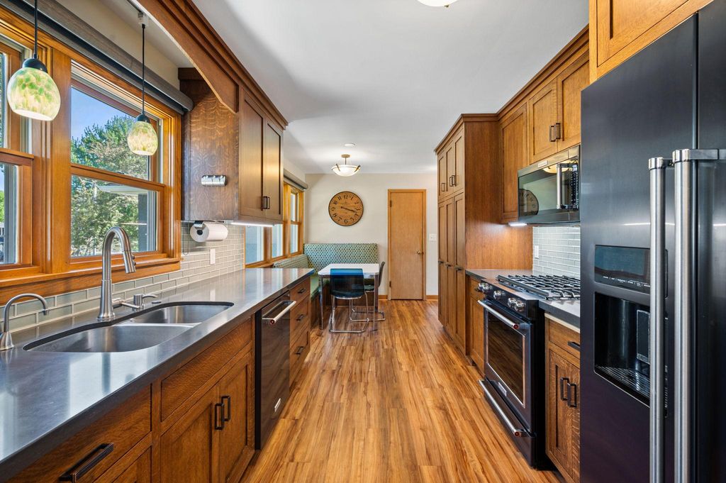 Photo of 2101 Regent Avenue N, Golden Valley, MN 55422 (MLS # 7079950)