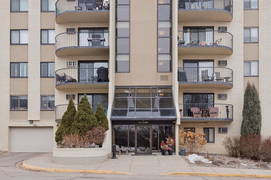 Photo of 1111 Elway Street #506, Saint Paul, MN 55116 (MLS # 7017666)