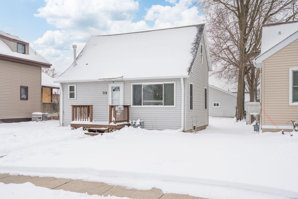 Photo of 719 Nicollet Avenue, North Mankato, MN 56003 (MLS # 7039647)