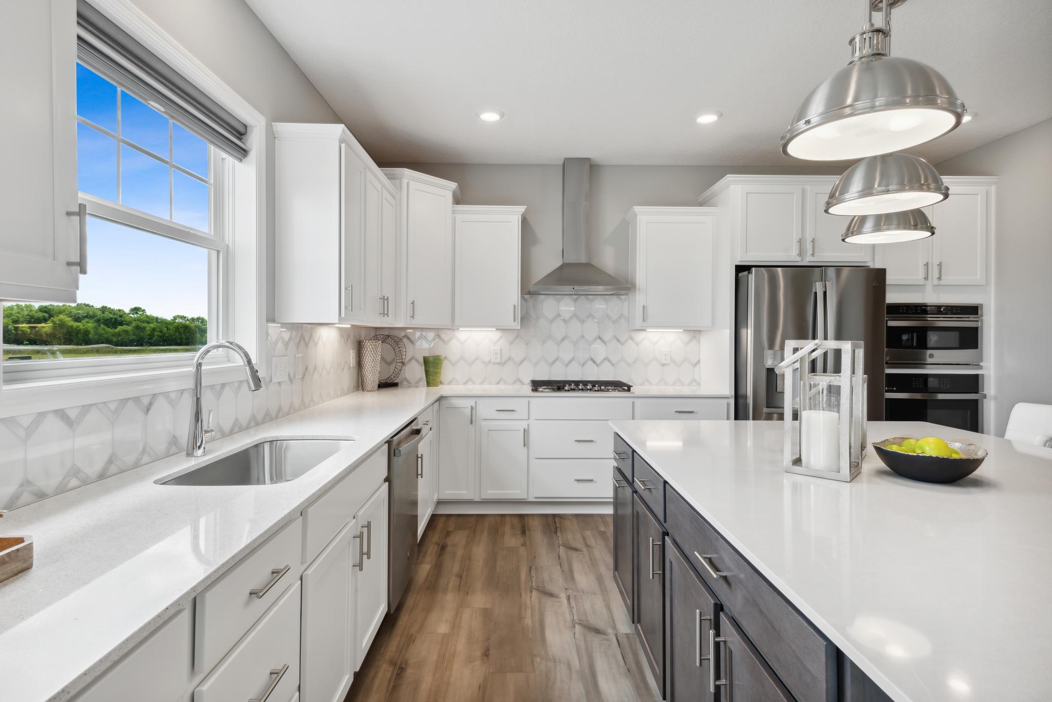 1932 Royal Boulevard N