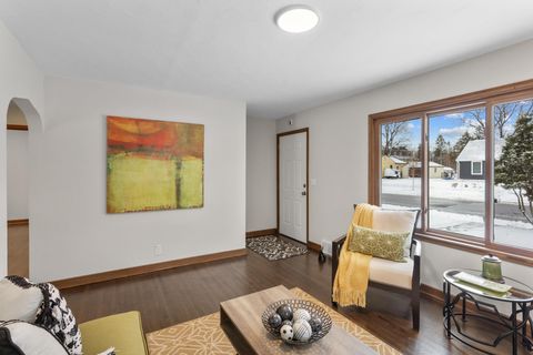 947 Lovell Avenue W Roseville MN 55113