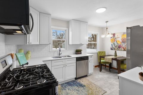 947 Lovell Avenue W Roseville MN 55113