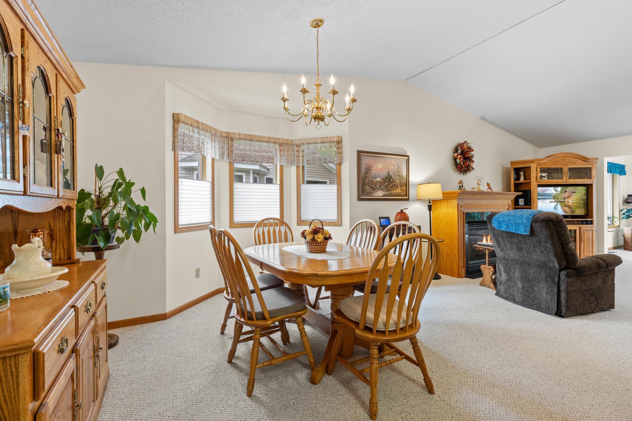 2404 Woodridge Lane