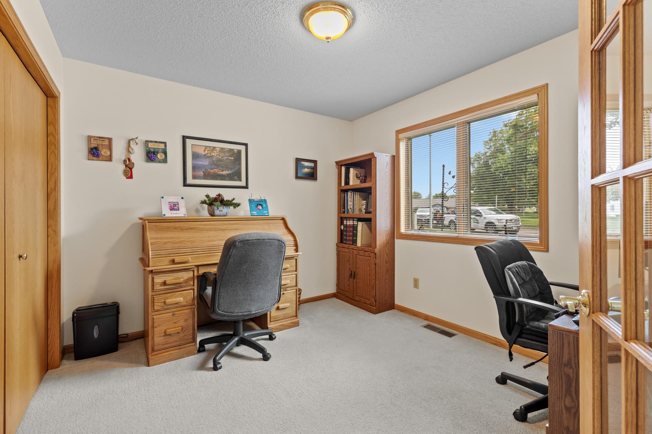 2404 Woodridge Lane