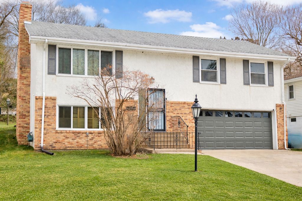 Photo of 317 Madison Avenue N, Hopkins, MN 55343 (MLS # 7003666)