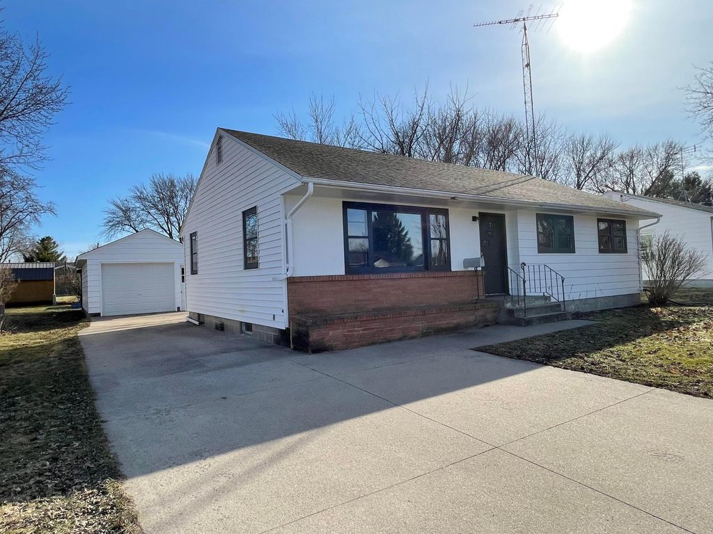 Photo of 618 9th Avenue SE, Waseca, MN 56093 (MLS # 7041653)