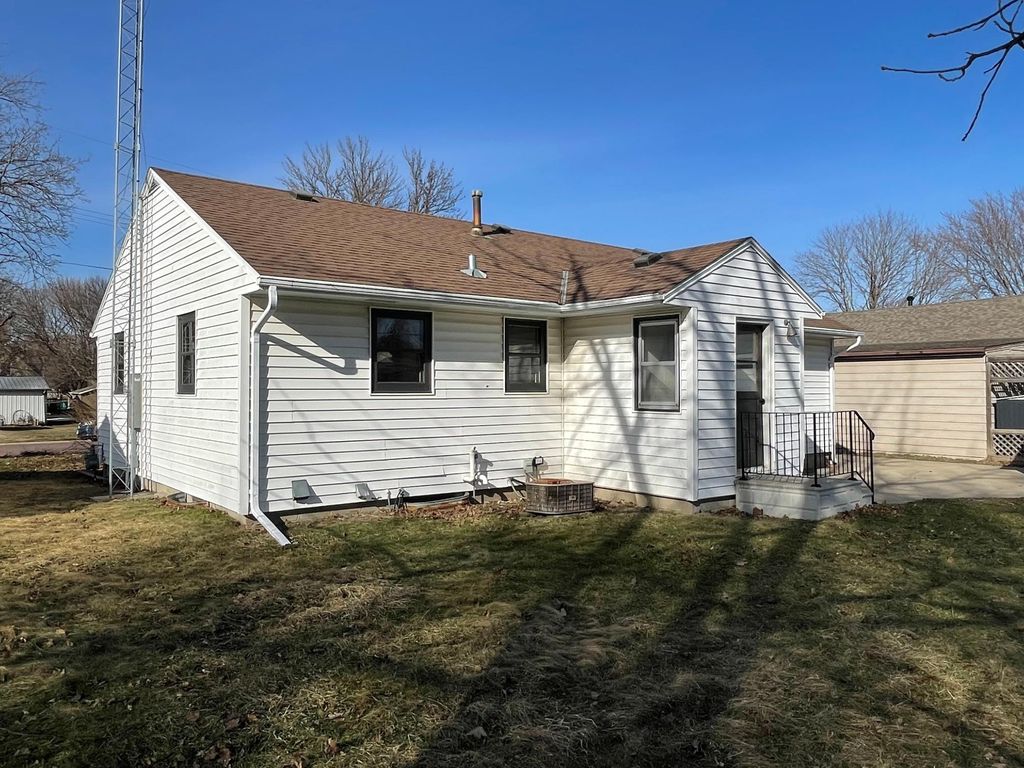 Photo of 618 9th Avenue SE, Waseca, MN 56093 (MLS # 7041653)
