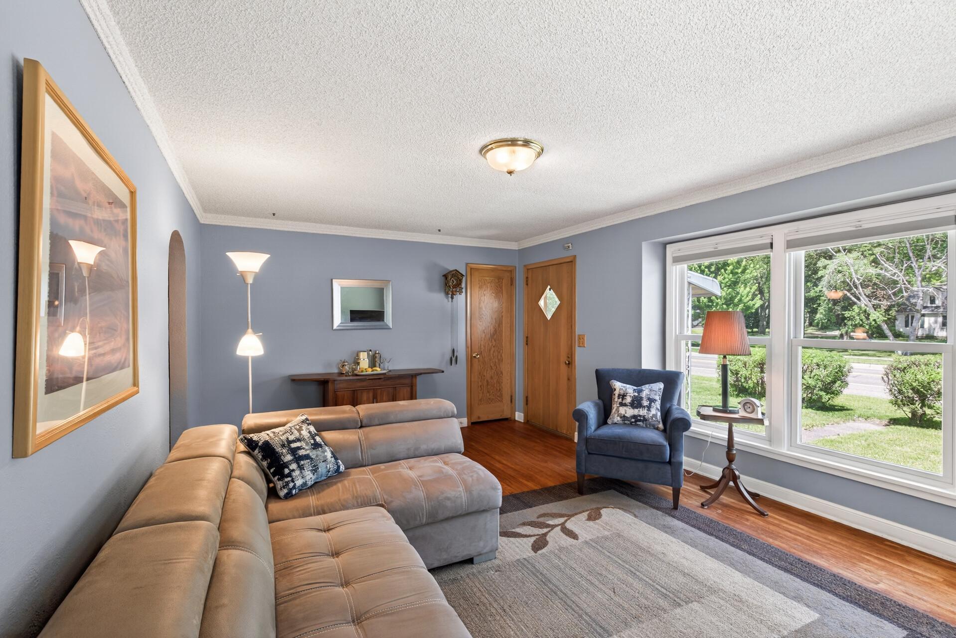 2000 County Road F E