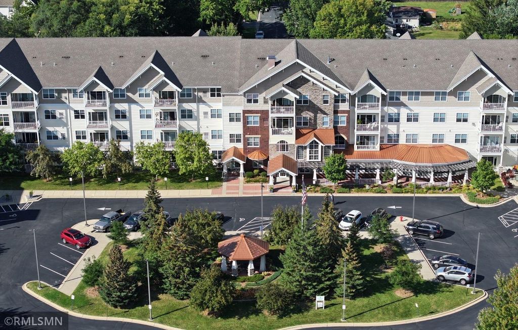 Photo of 8341 Lyndale Avenue S #424, Bloomington, MN 55420 (MLS # 7109056)