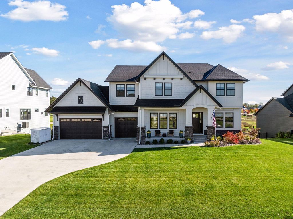 Photo of 1389 Palmer Drive N, Lake Elmo, MN 55042 (MLS # 7001388)