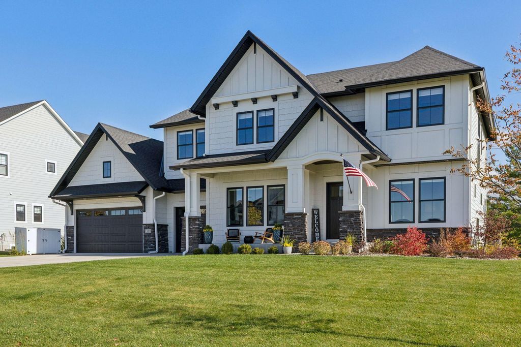 Photo of 1389 Palmer Drive N, Lake Elmo, MN 55042 (MLS # 7001388)