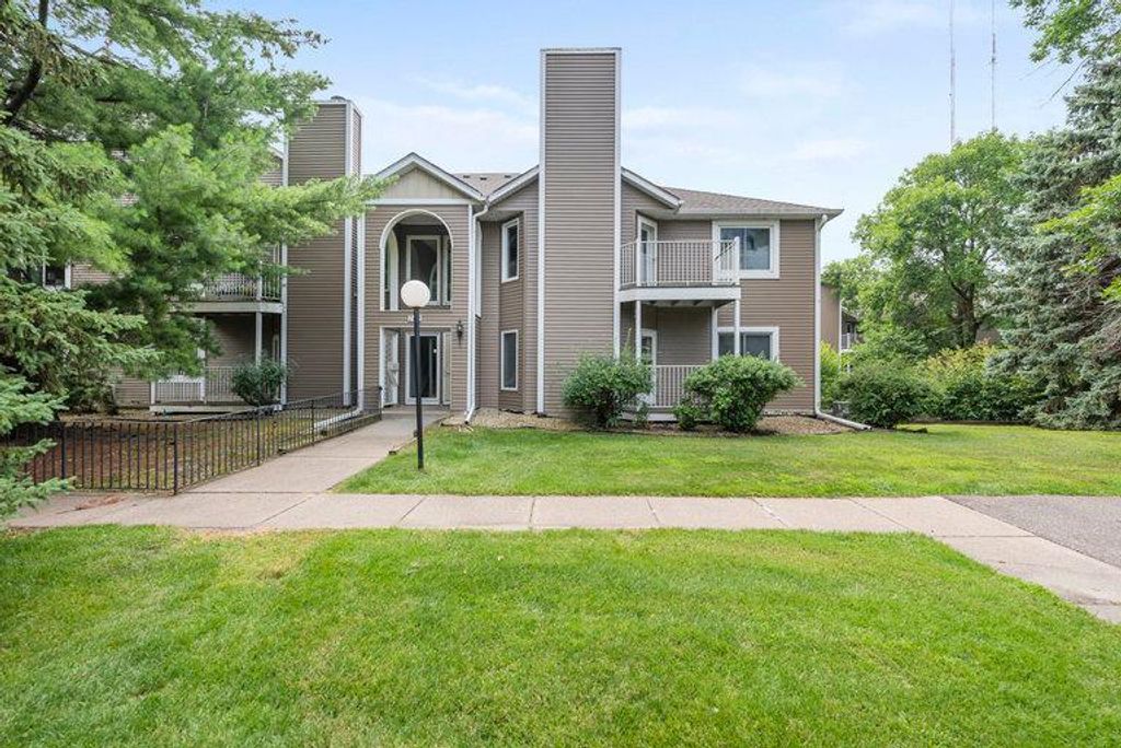 Photo of 742 County Road F W #1002, Shoreview, MN 55126 (MLS # 6819782)