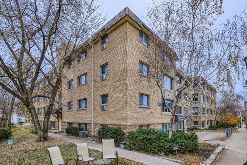 Photo of 2727 W 43rd Street #102, Minneapolis, MN 55410 (MLS # 7113176)