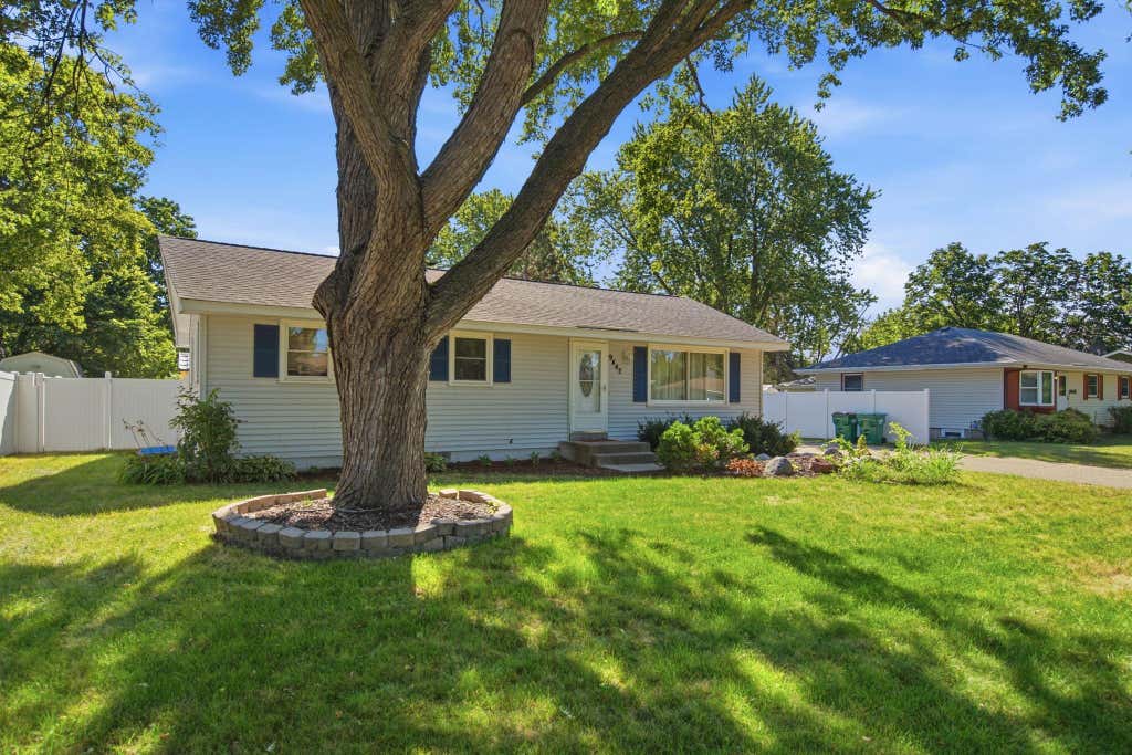 Photo of 9442 Saratoga Lane N, Maple Grove, MN 55369 (MLS # 7123011)