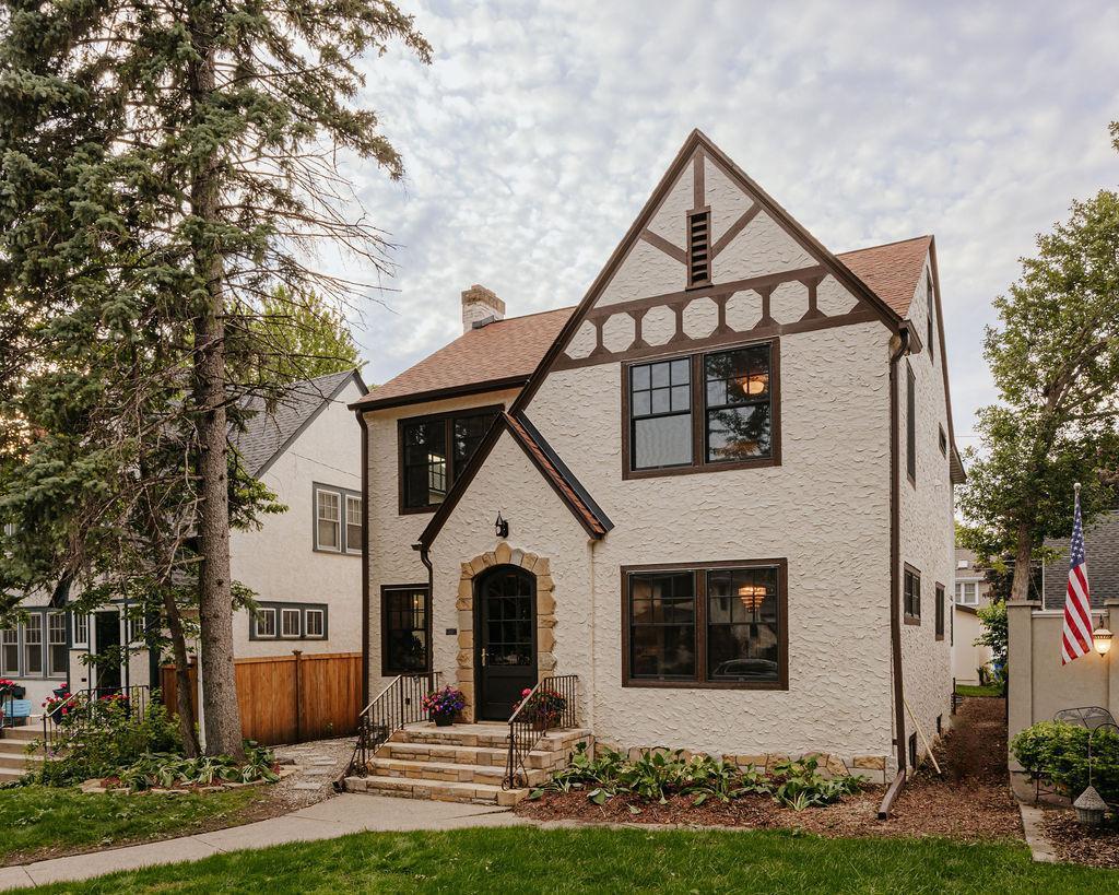 2137 Wellesley Avenue