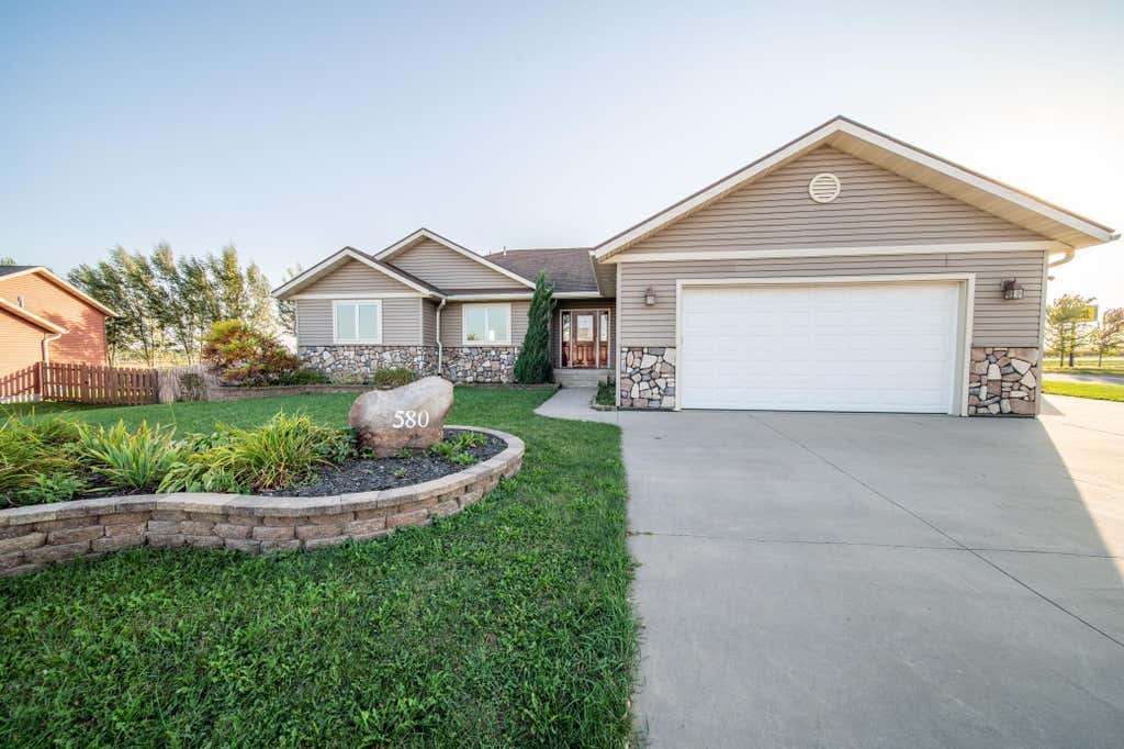 Photo of 580 Canyon Lane NW, Eyota, MN 55934 (MLS # 7106608)