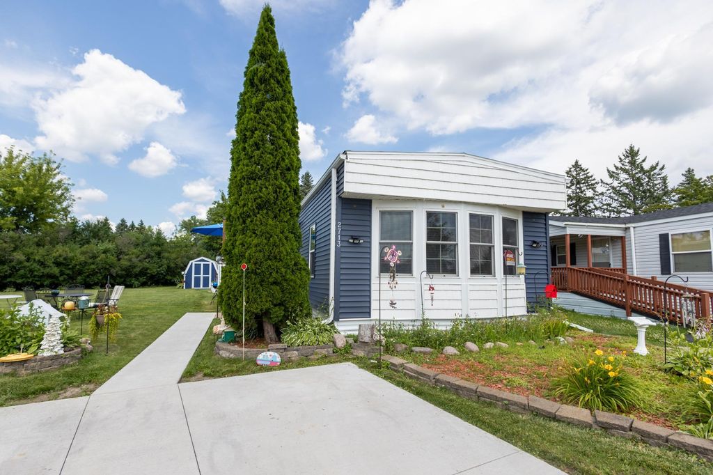 Photo of 2713 Benlana Court, Maplewood, MN 55119 (MLS # 7108053)