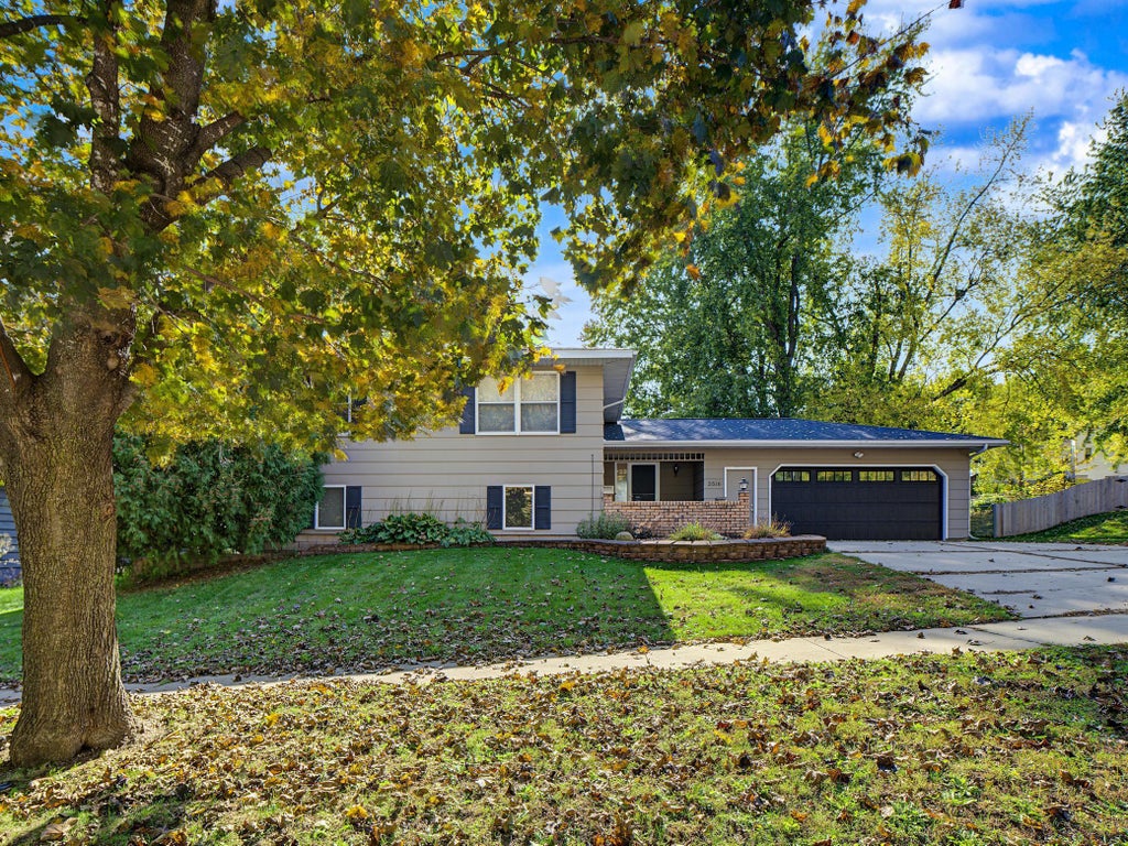 Photo of 2516 58th Street NW, Rochester, MN 55901 (MLS # 7162452)