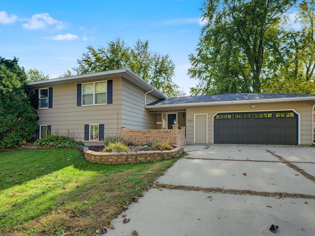 Photo of 2516 58th Street NW, Rochester, MN 55901 (MLS # 7162452)
