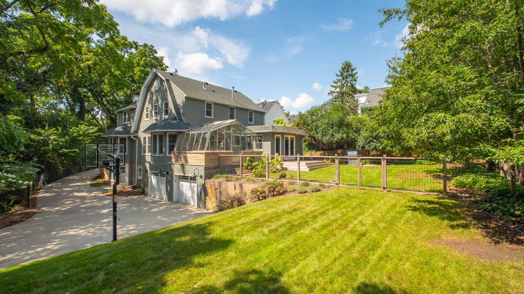 Photo of 814 10th Avenue SW, Rochester, MN 55902 (MLS # 7132527)