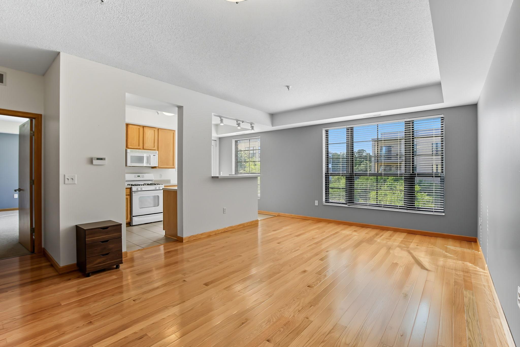 2566 Ellis Avenue 303