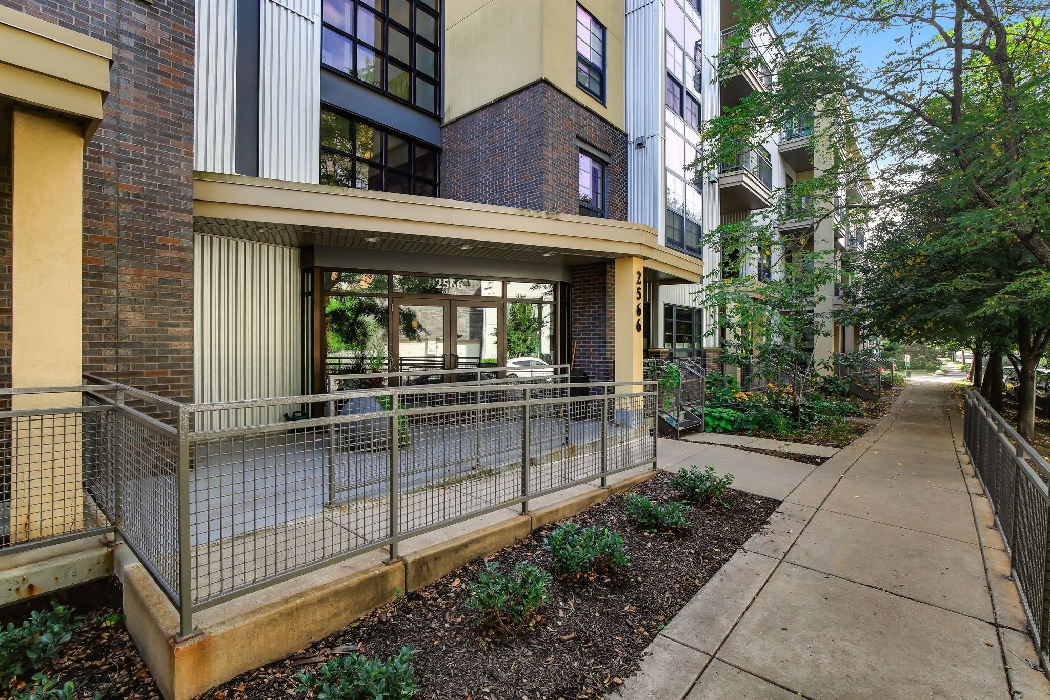 2566 Ellis Avenue 303