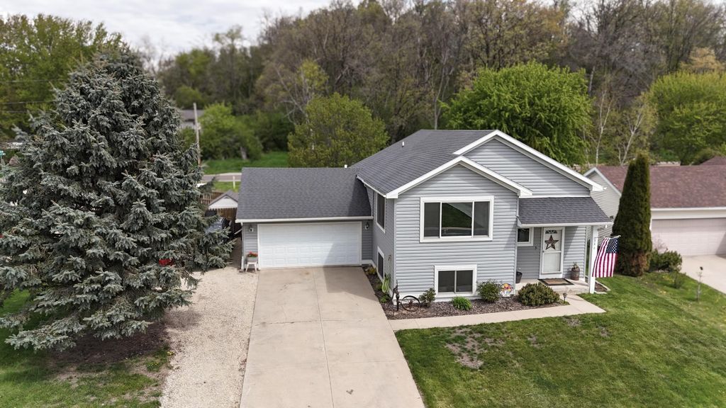 Photo of 546 6th Street SW, Pine Island, MN 55963 (MLS # 7071036)