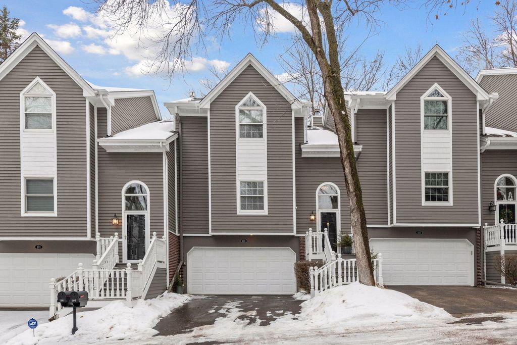 Photo of 103 Edgewood Court, Wayzata, MN 55391 (MLS # 6826234)