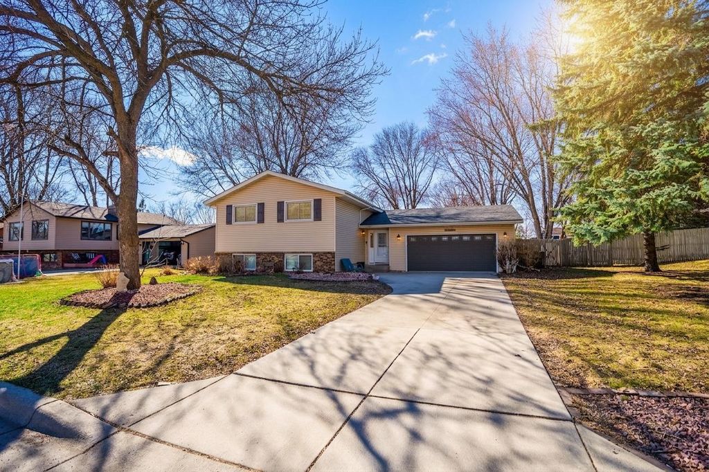 Photo of 1400 17th Street SW, Willmar, MN 56201 (MLS # 7052158)