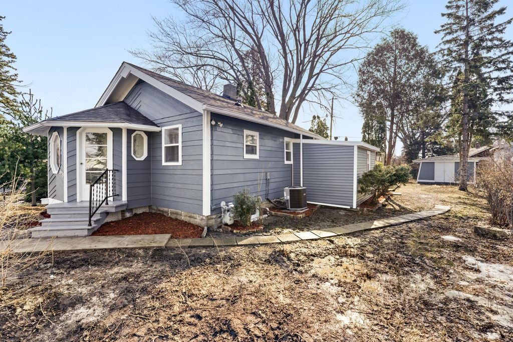 Photo of 1978 Utica Avenue, Saint Paul, MN 55119 (MLS # 7033790)