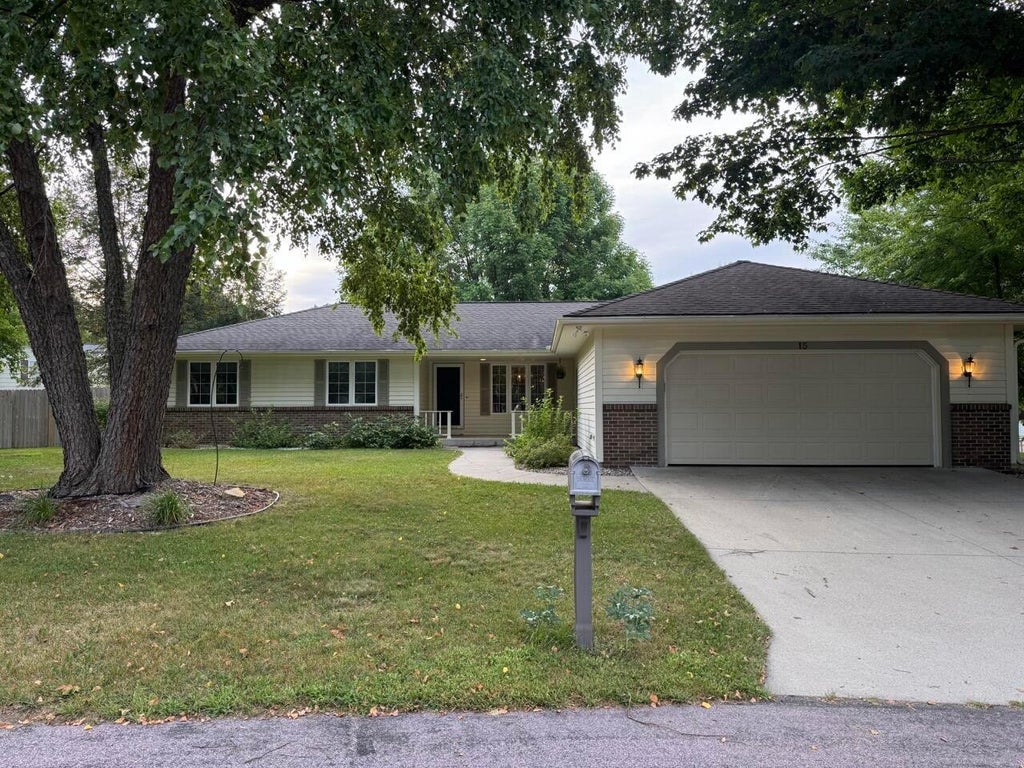 Photo of 15 Caroletta Court, Mankato, MN 56001 (MLS # 7140875)