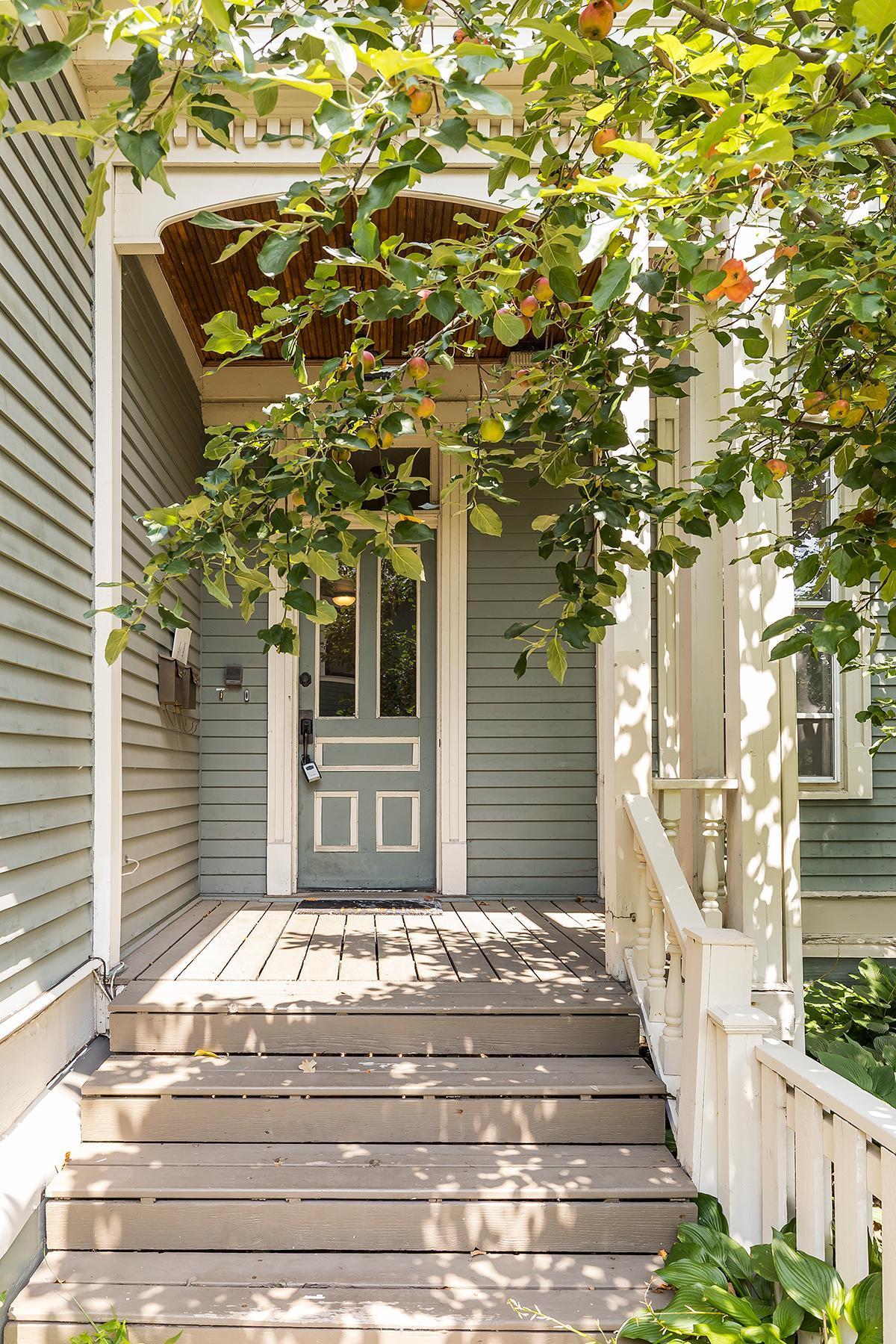 112 Western Avenue N 4