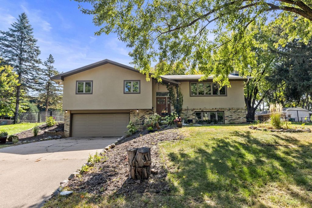 Photo of 7155 Duluth Street, Golden Valley, MN 55427 (MLS # 7008468)