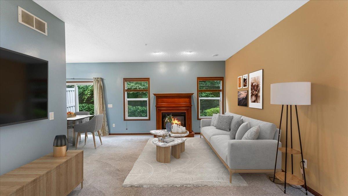 562 Lomianki Lane NE