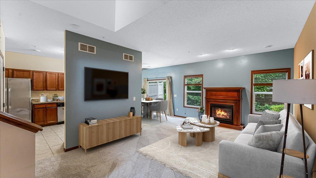 562 Lomianki Lane NE