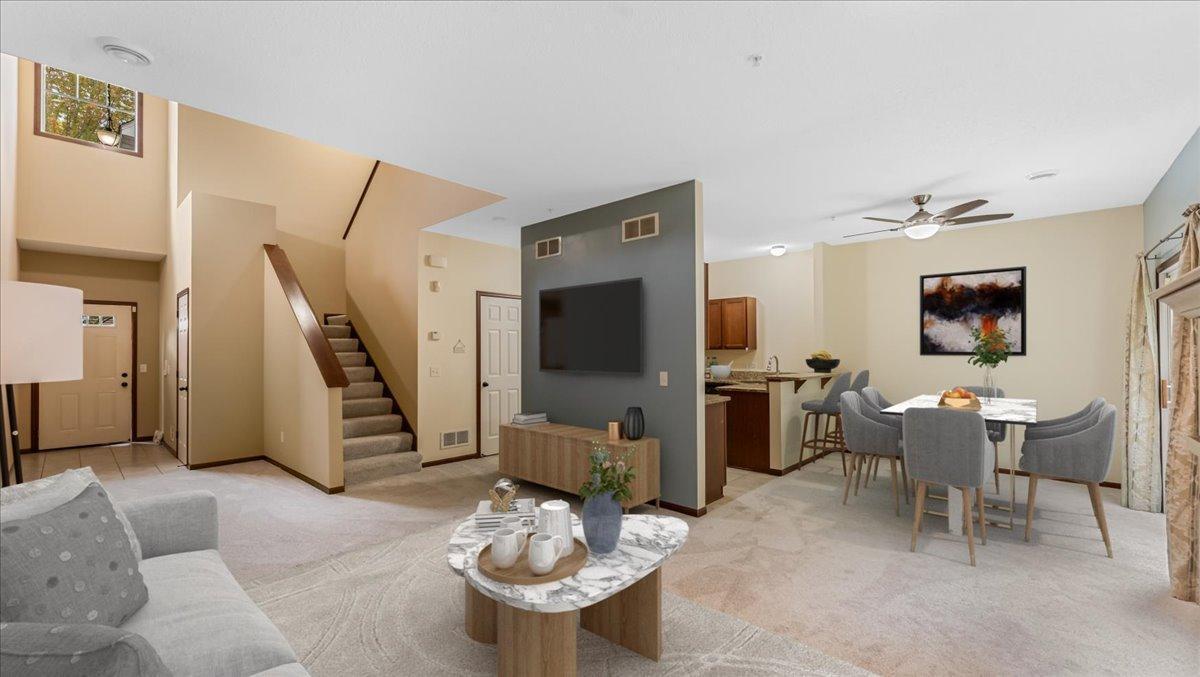 562 Lomianki Lane NE