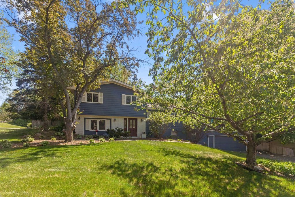 Photo of 101 Timberland Drive, Burnsville, MN 55337 (MLS # 7072632)
