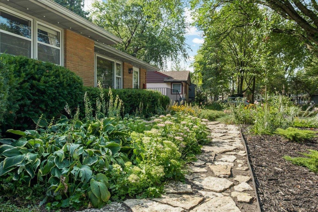 Photo of 3323 Arthur Street NE, Minneapolis, MN 55418 (MLS # 7133393)